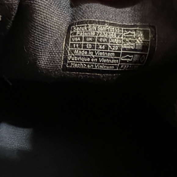 Sanuks size 11 grayish color - Picture 4 of 6